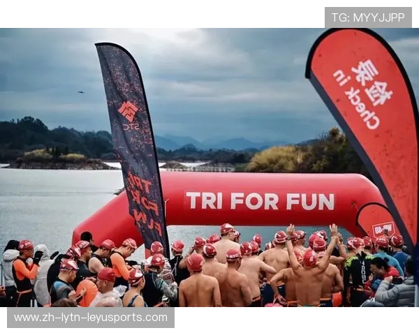 龙虎山下凛冬热鹰潭冬泳燃动信江畔